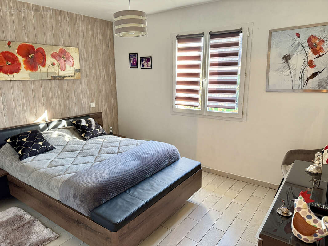 Maison à VARETZ