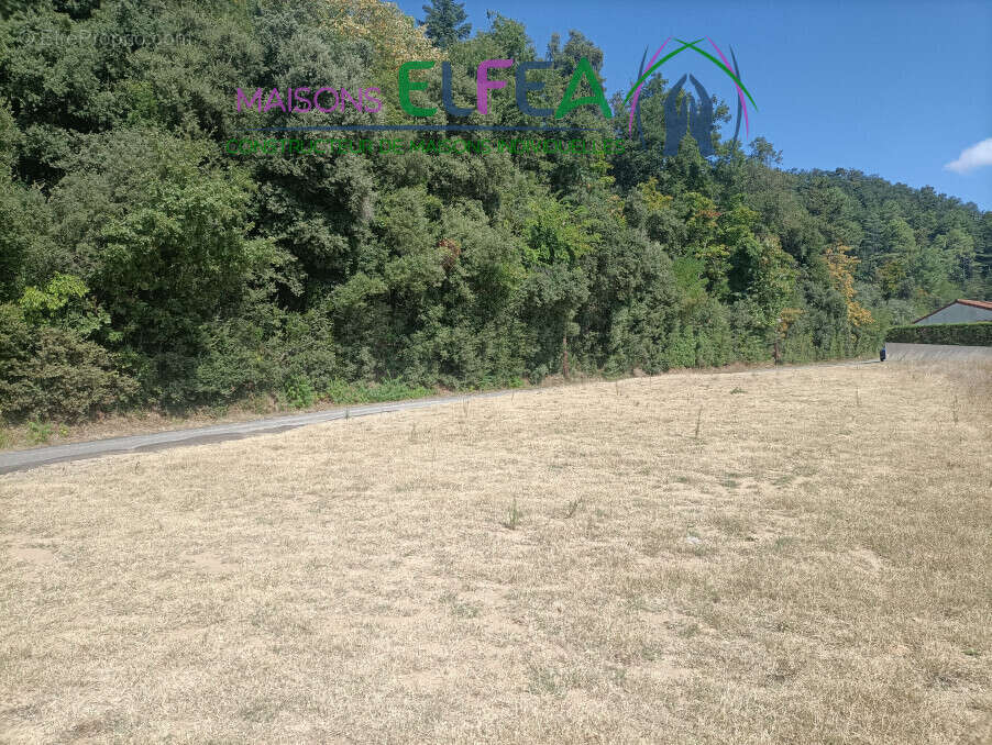 Terrain à CHARMES-SUR-L'HERBASSE