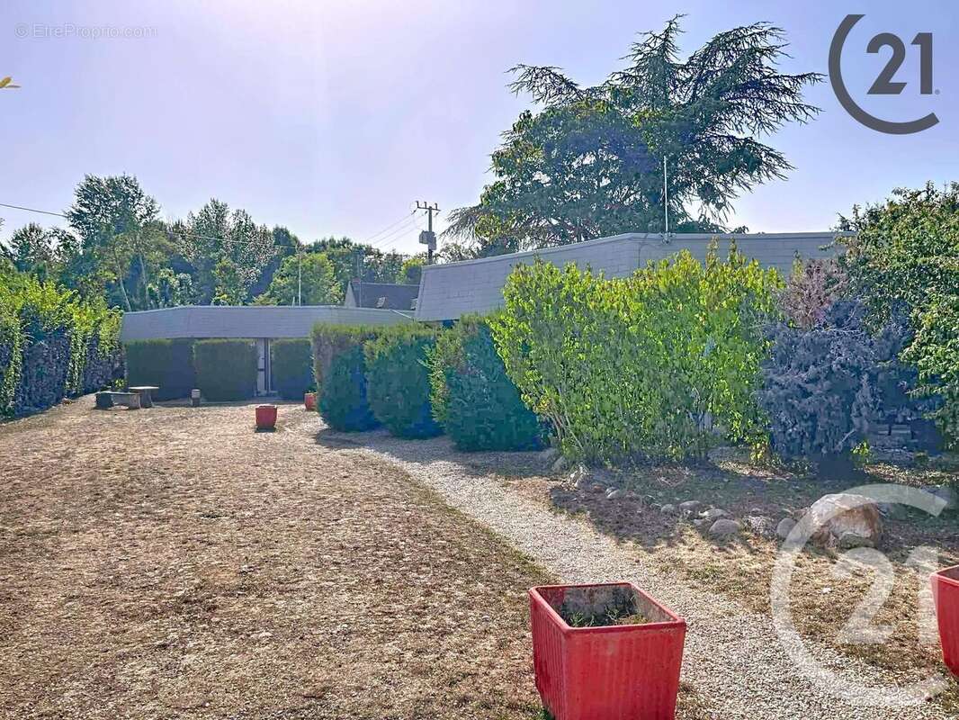 Autre à ESCOLIVES-SAINTE-CAMILLE