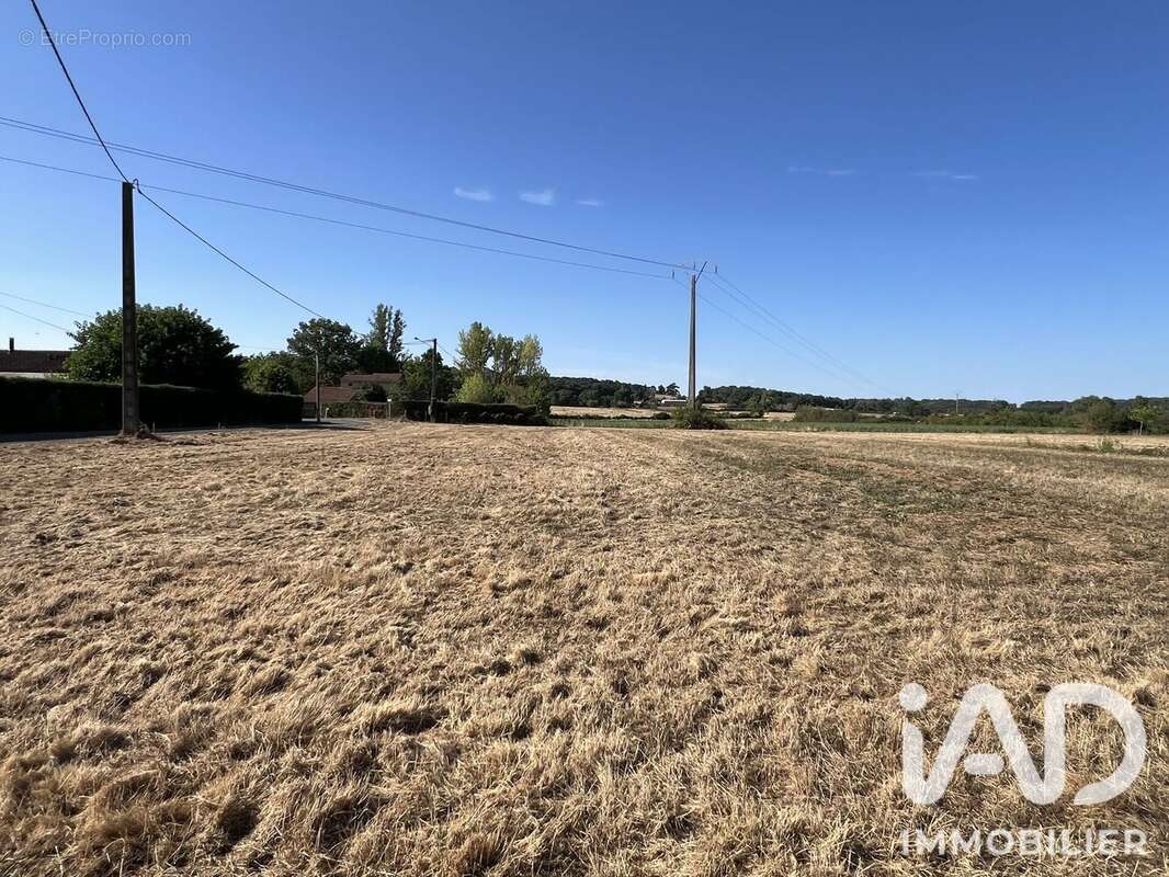 Terrain 1787 m² à Saint-Germain-Et-Mons  - photo 2
