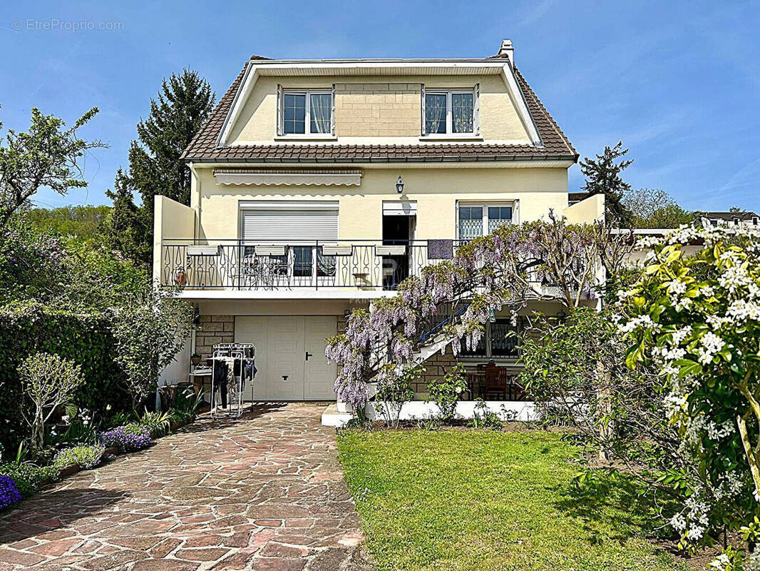 Maison à CHANTELOUP-LES-VIGNES