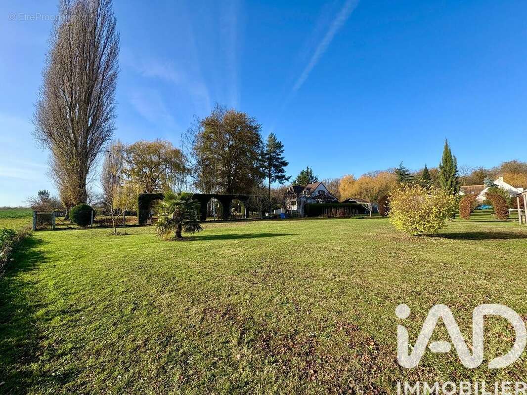 Terrain 554 m² à Saint-Maurice-Montcouronne  - photo 3