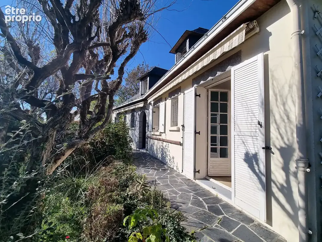 Maison à vendre à Saint Etienne de Montluc - 6 pièces, 113 m², terrain 2180 m² - photo 1