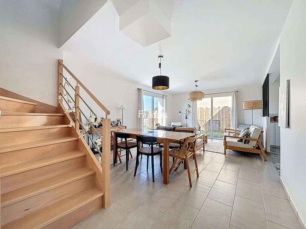 Maison 117 m² à Moyon  - photo 2