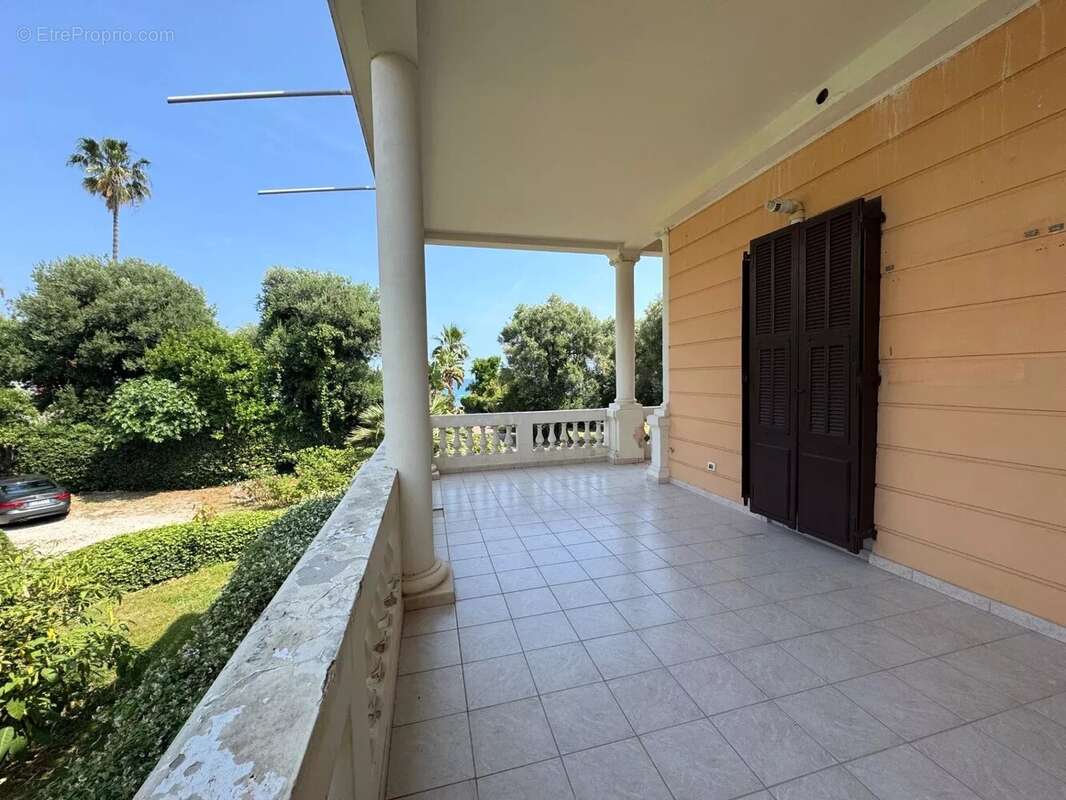 Appartement à ROQUEBRUNE-CAP-MARTIN