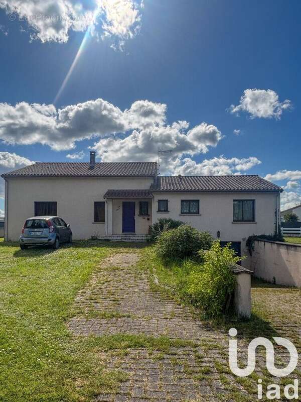 Photo 2 - Maison à CHANIERS