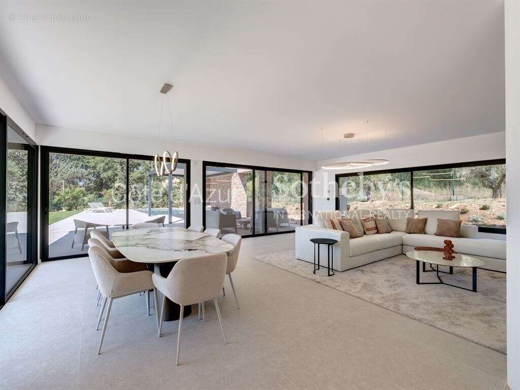 Maison à TOURRETTES