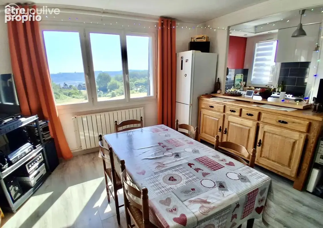 Dieppe Janval – T2 dernier étage avec ascenseur, vue dégagée, balcon sud, 2 parkings + cave - photo 3