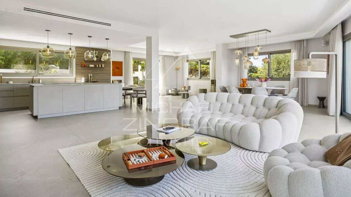 Maison à MANDELIEU-LA-NAPOULE