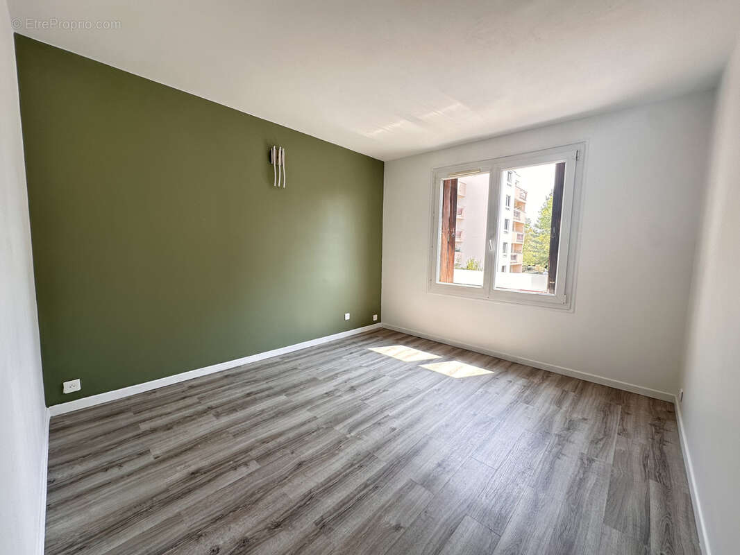 Appartement F4 lumineux   Résidence 'LE BOIS DE VAIRES'   Centre-ville - photo 7