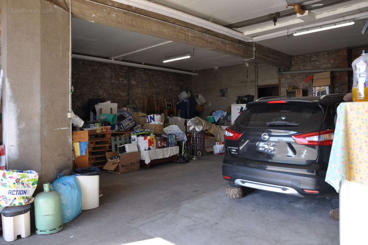 Belle maison des années 30, avec 5 chambres, deux grands garages et une parcelle de terrain de 1140 m2 - photo 22