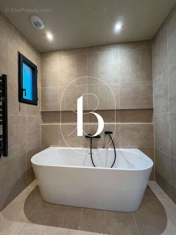 Maison à BAGNOLS-SUR-CEZE