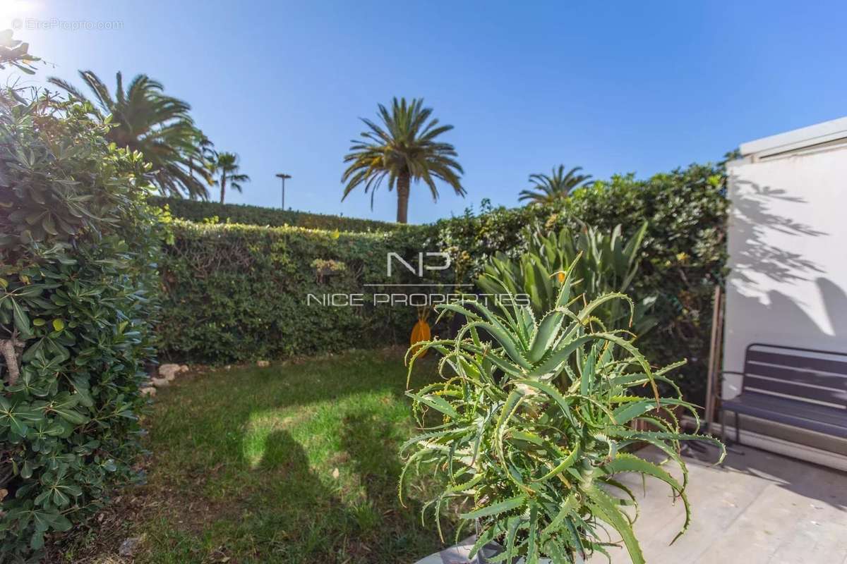 Appartement à SAINT-LAURENT-DU-VAR