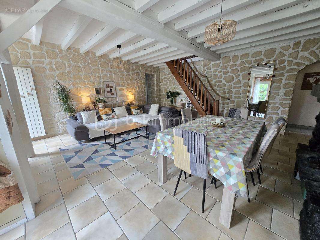 Maison à PRECY