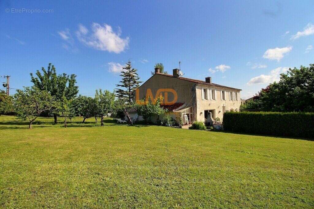 Maison à SALLES-D'ANGLES