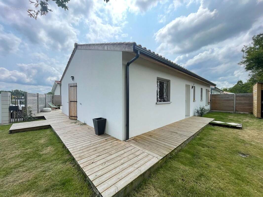 Maison à PARENTIS-EN-BORN