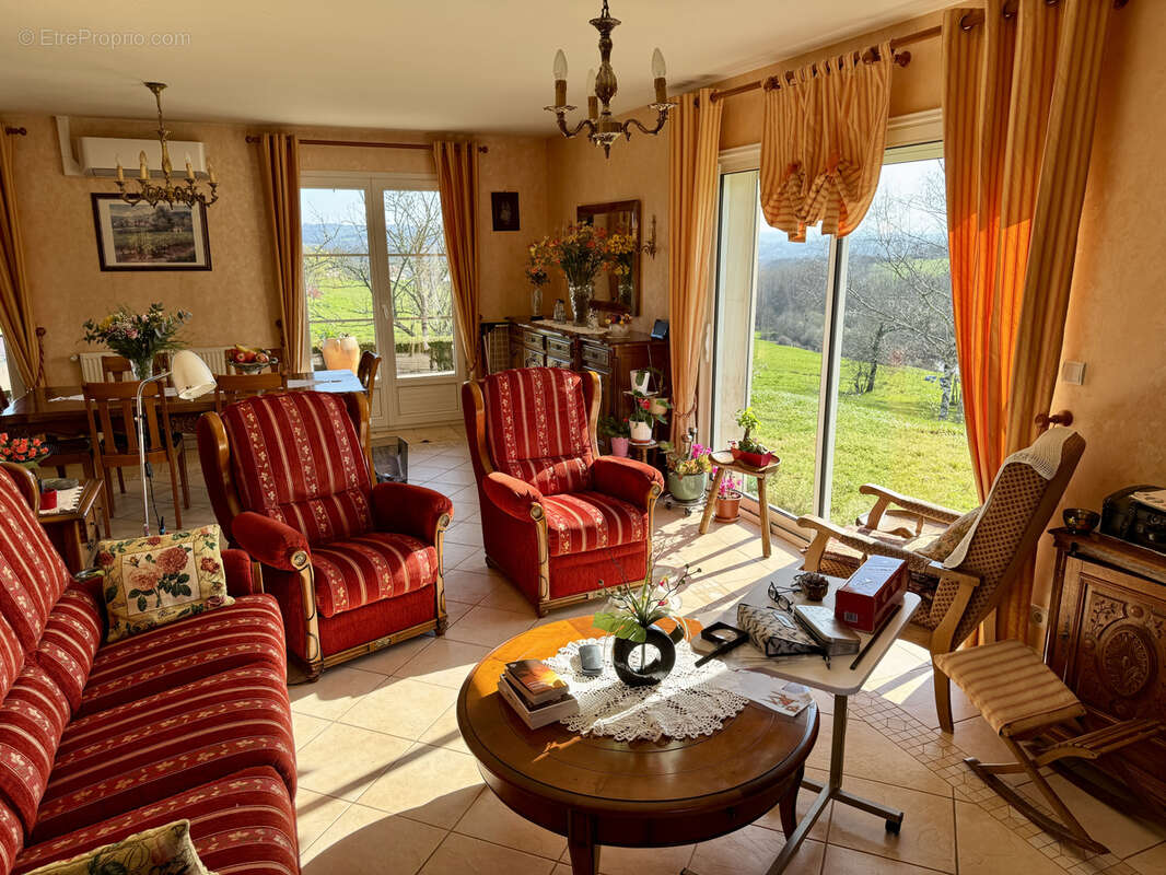 Maison à VARS-SUR-ROSEIX