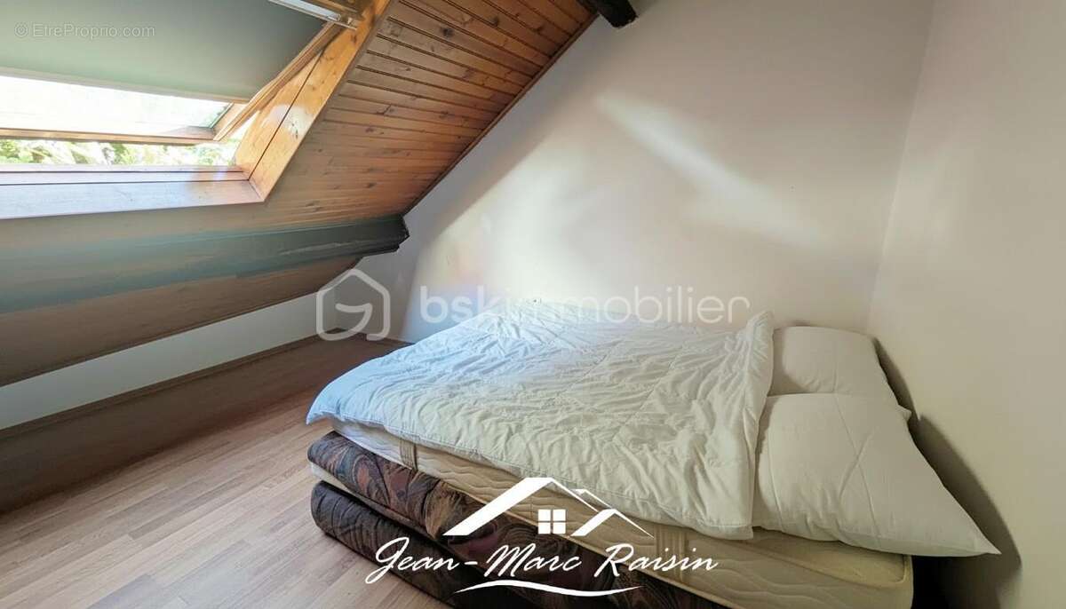 Appartement à VAUJOURS