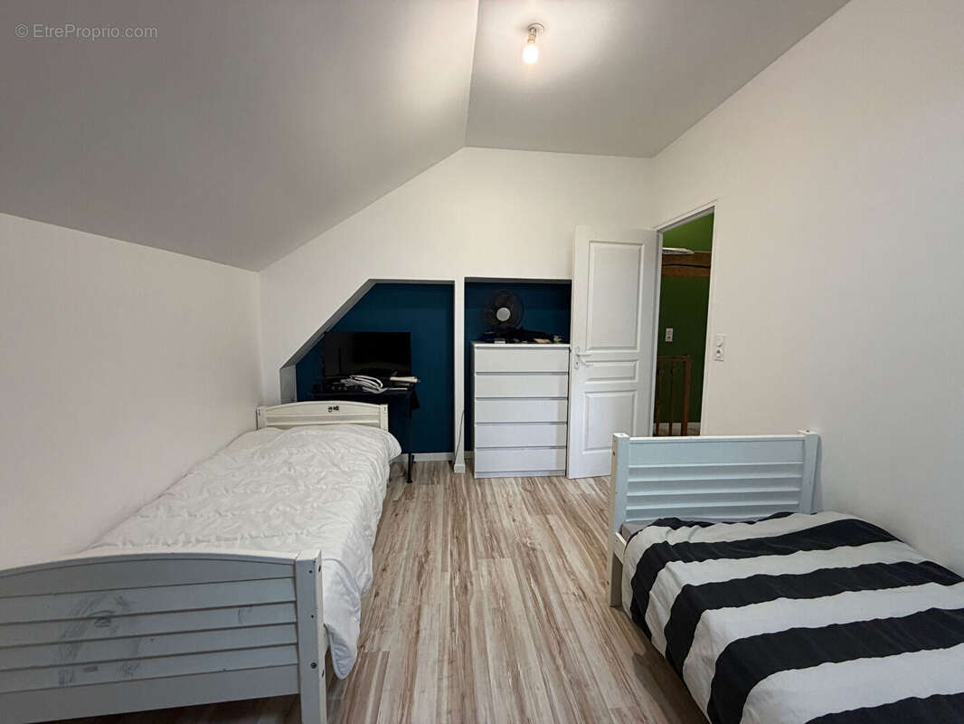 SAINT-JULIEN-LES-VILLAS, T3 en duplex rénové, de 52 m² avec terrasse privative - photo 8