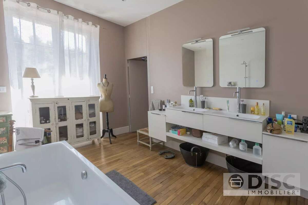 Magnifique maison de maître entièrement rénovée avec jardin et piscine - photo 18
