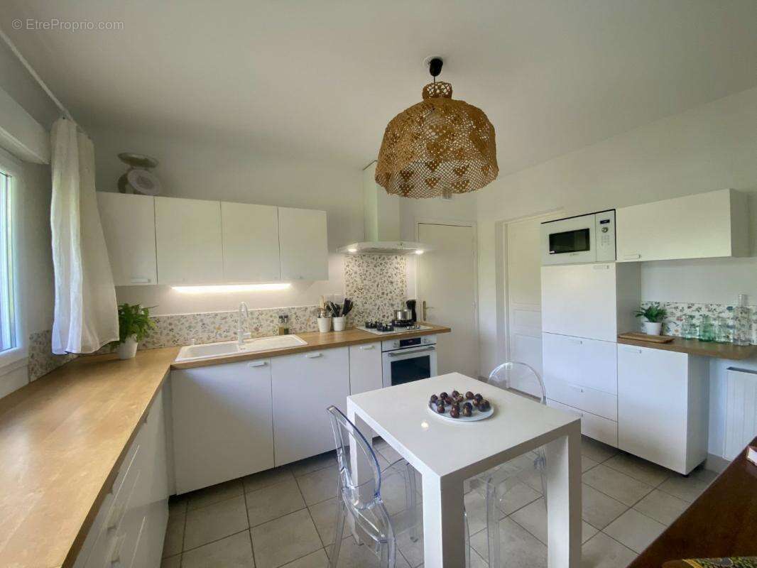 Maison à SAINT-PRYVE-SAINT-MESMIN