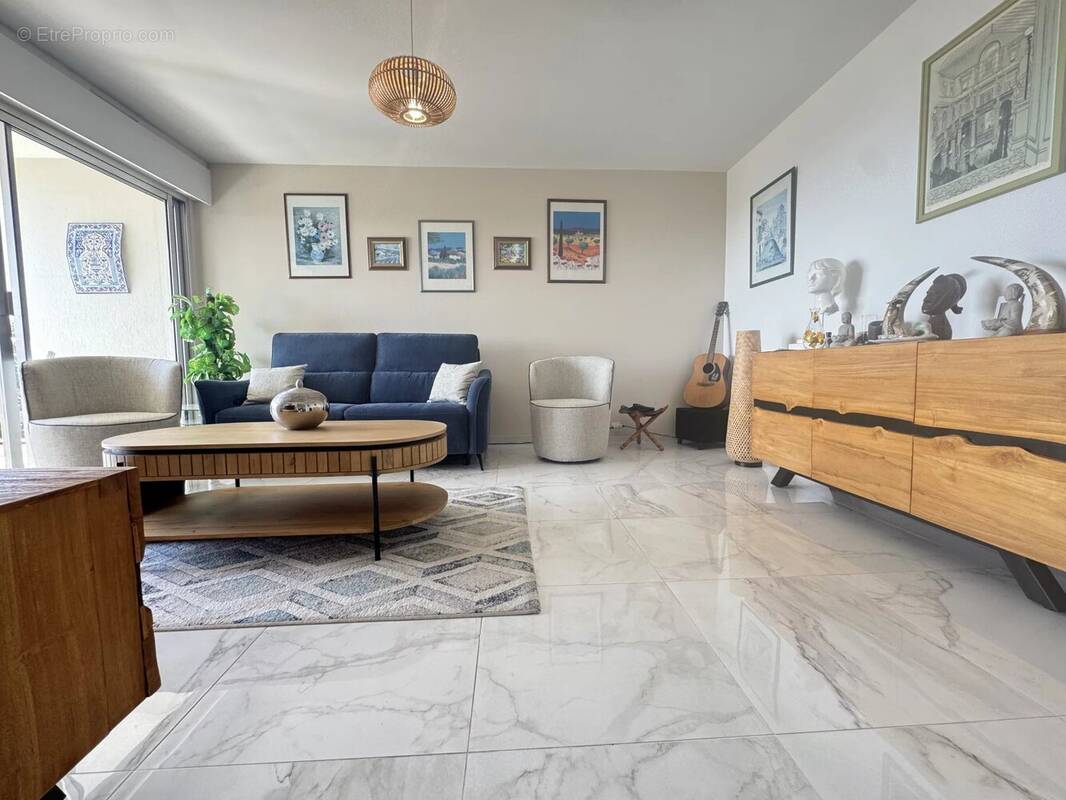 Appartement à VALLAURIS