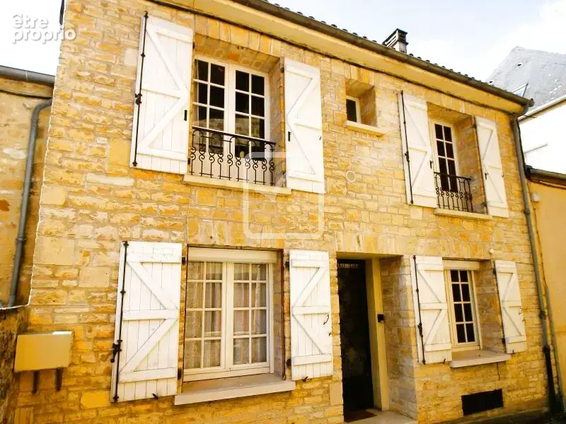 Unique au coeur de Gourdon - Vaste maison de ville avec magasin sur rue passante - photo 3
