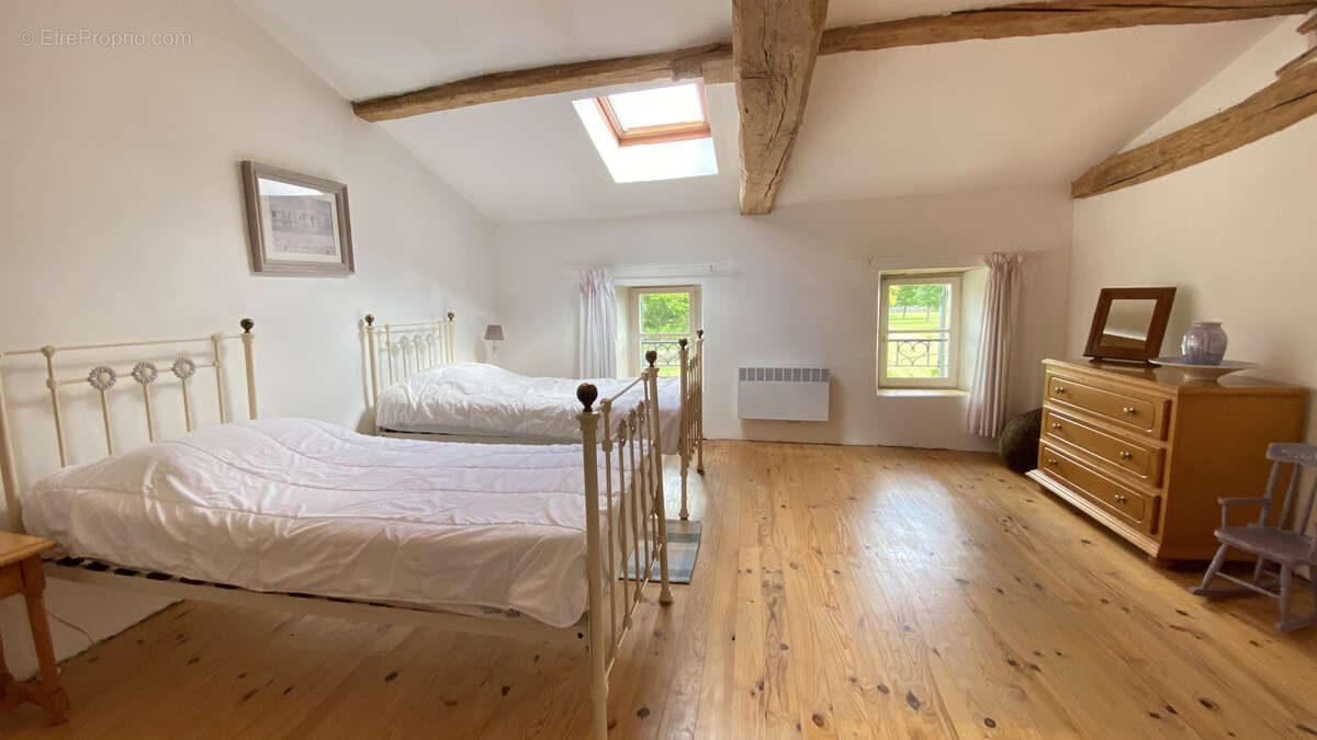 Maison à MORTAGNE-SUR-GIRONDE