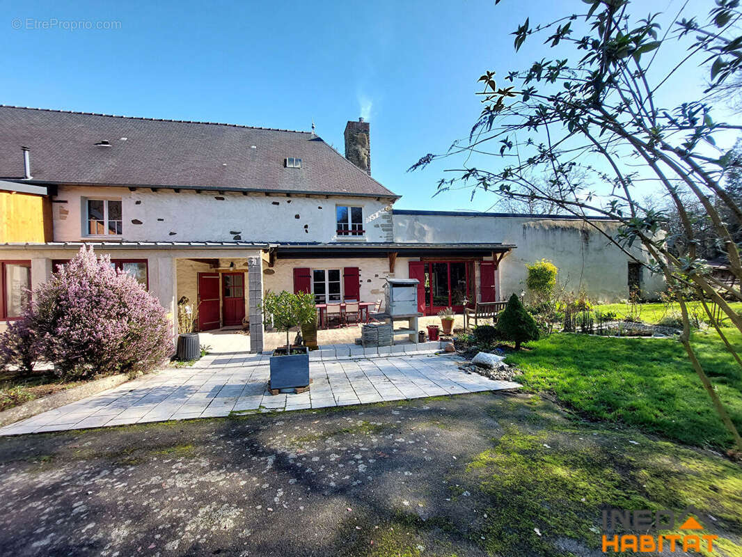 Maison à SAINT-THUAL