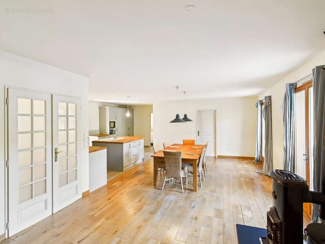 Maison à MONTAIGU-DE-QUERCY