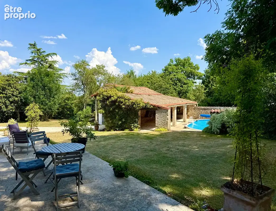 Ancienne ferme de caractère du XVIIe siècle entièrement rénovée avec dépendances , piscine et parc paysager - photo 15