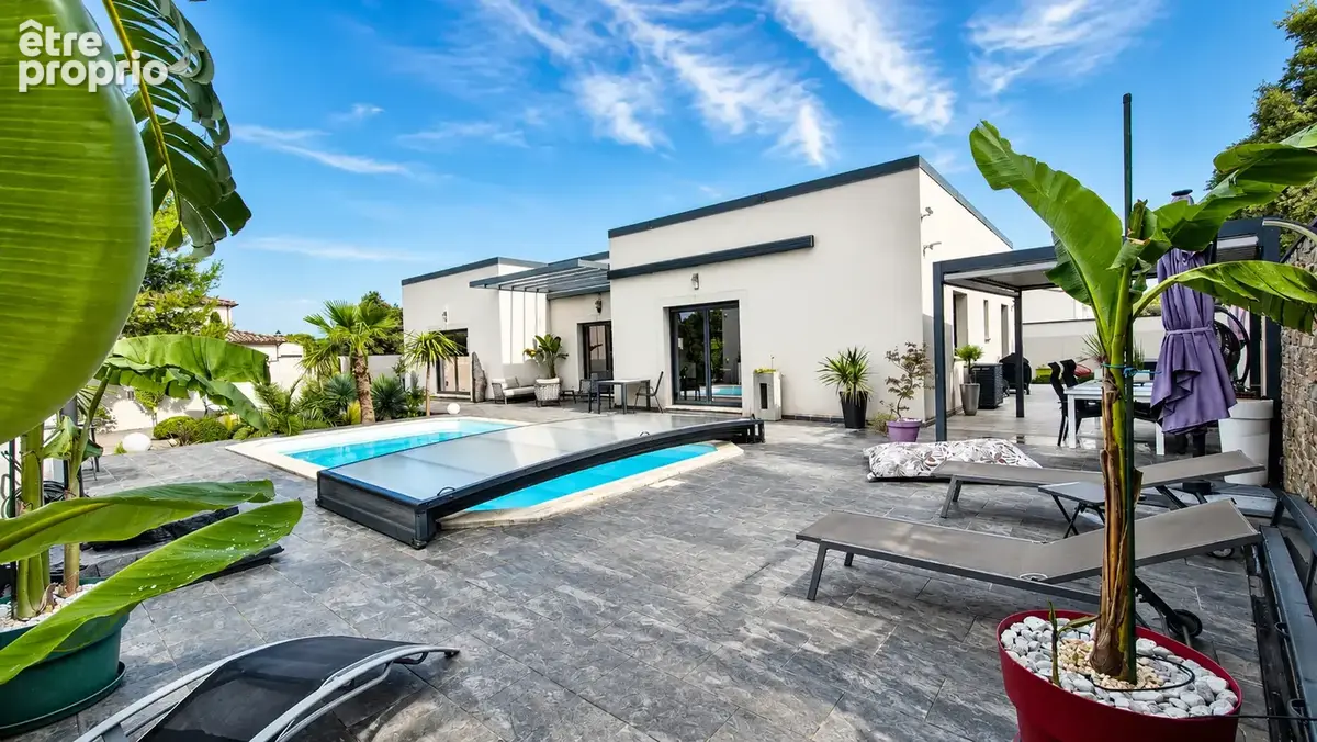 Au calme, villa contemporaine de plain pied sur 1003m2 avec piscine - prestation haut de gamme - photo 2
