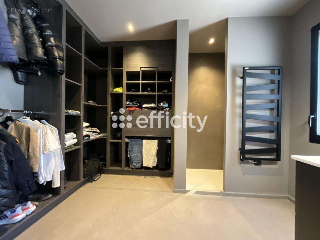 Maison 261 m² à Saint-Lager-Bressac  - photo 24