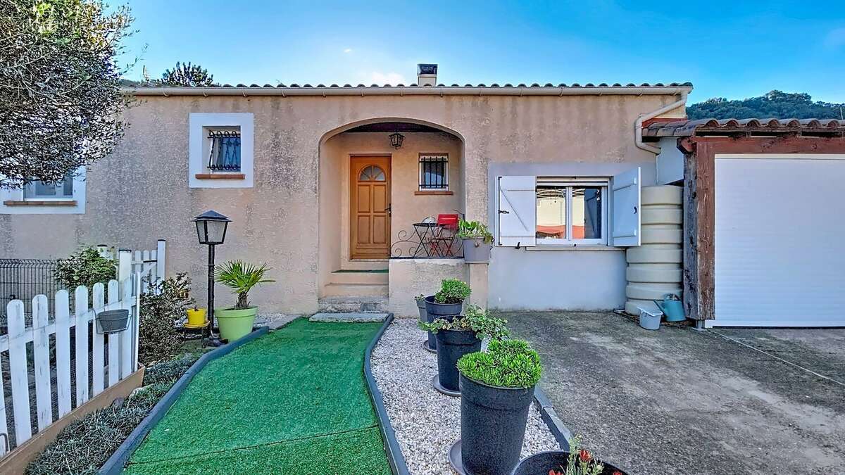 Maison à LA TOUR-SUR-ORB