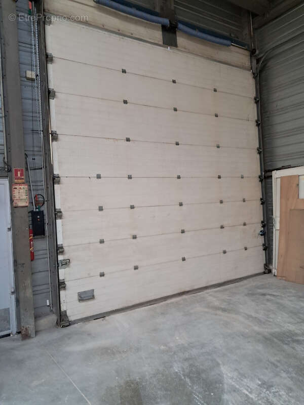 Commerce à SAINT-JULIEN-LES-VILLAS