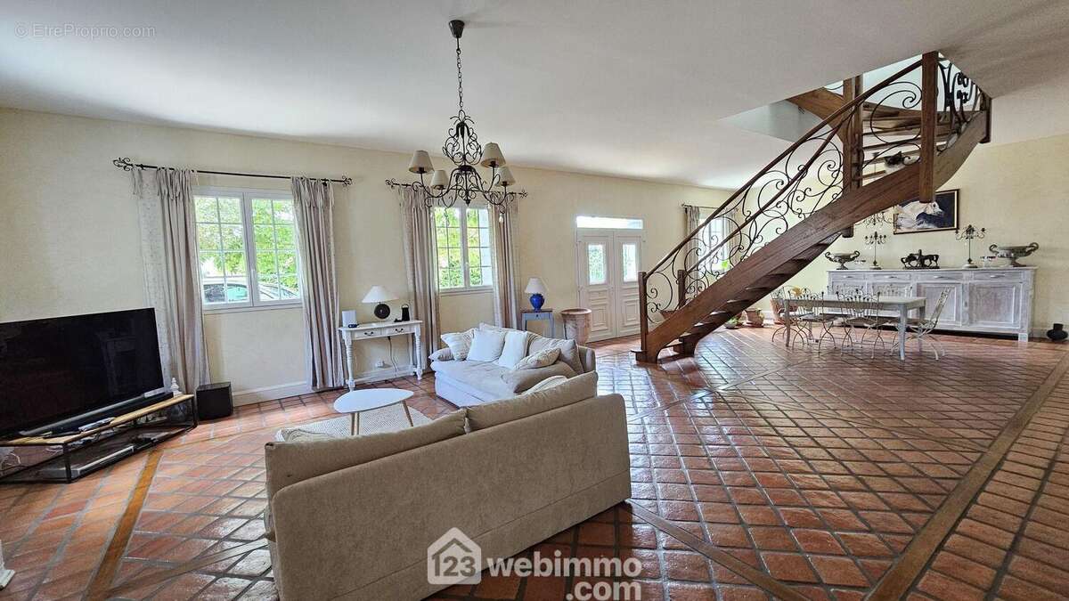 Maison 240 m² à Gayan  - photo 4
