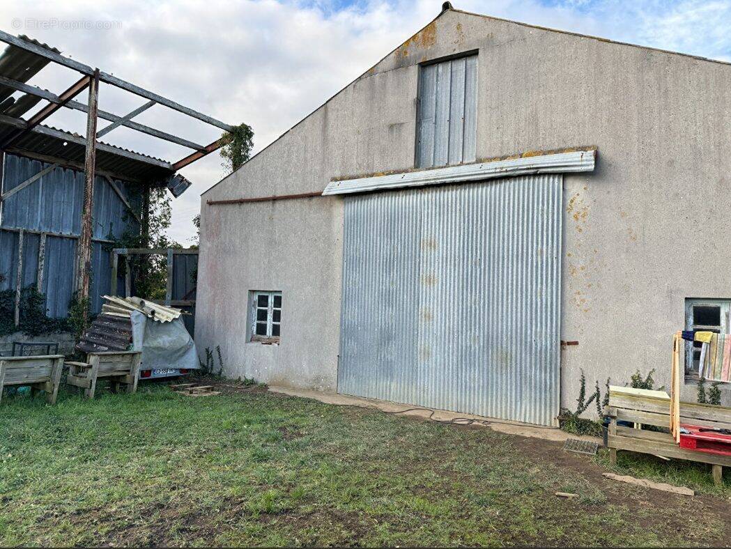 Commerce à POULDREUZIC