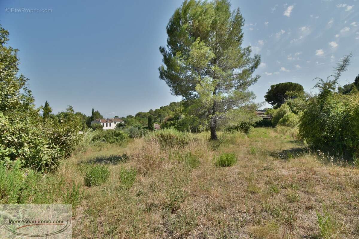Terrain à MOUGINS