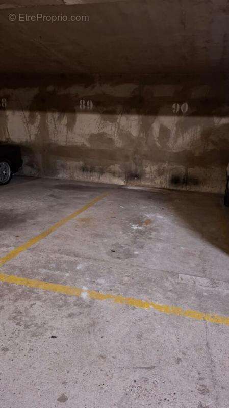 Parking à PARIS-12E