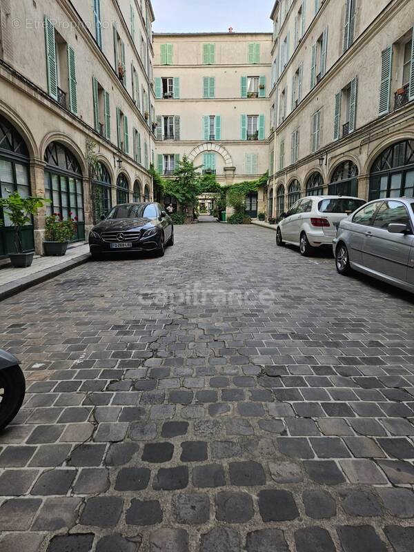 Parking à PARIS-10E