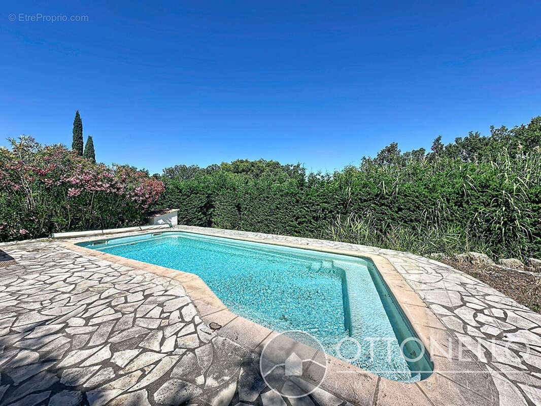 Maison à ROQUEBRUNE-SUR-ARGENS