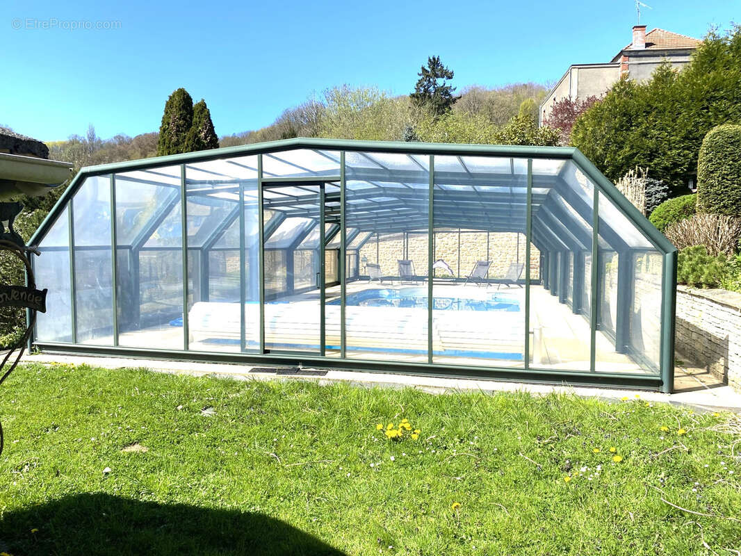 Longwy - Mont-Saint-Martin, Villa d'exception de plus de 400 m2 habitables sur 37 ares de terrain - piscine ch - photo 2