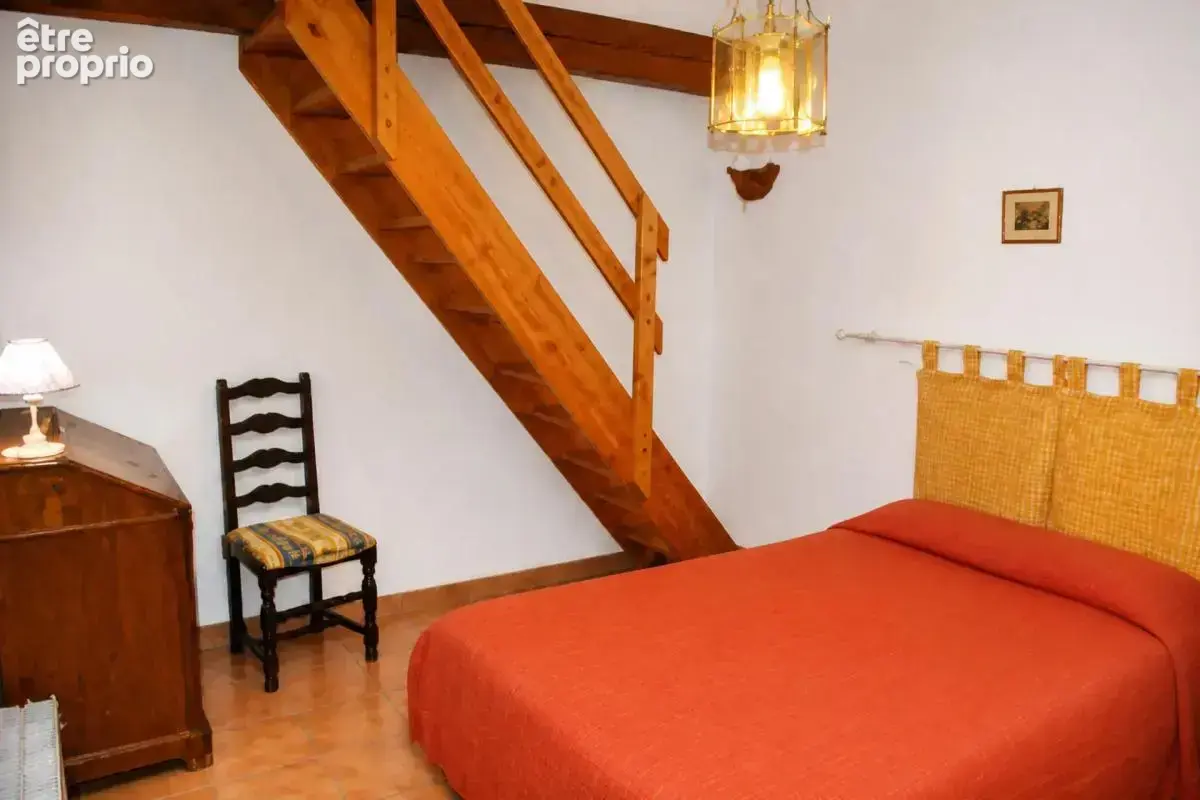 Propriété de 15 pièces de 400 m² à Revest-du-Bion - photo 11