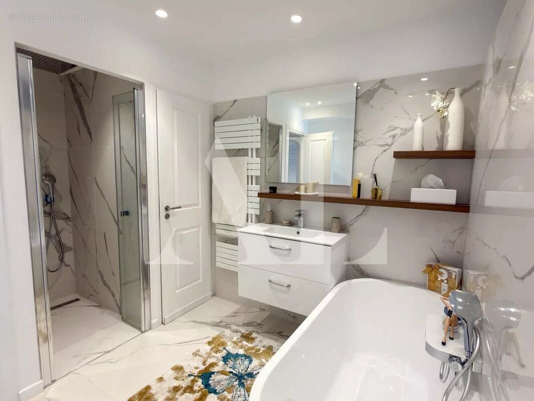 Appartement à VALLAURIS