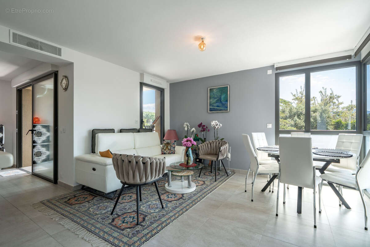 Appartement à MANDELIEU-LA-NAPOULE