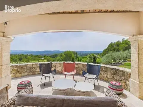 Maison 300 m² à Seillans  - photo 2