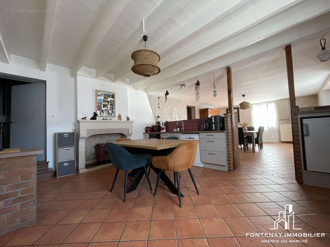 Maison 268 m² à Nalliers  - photo 3