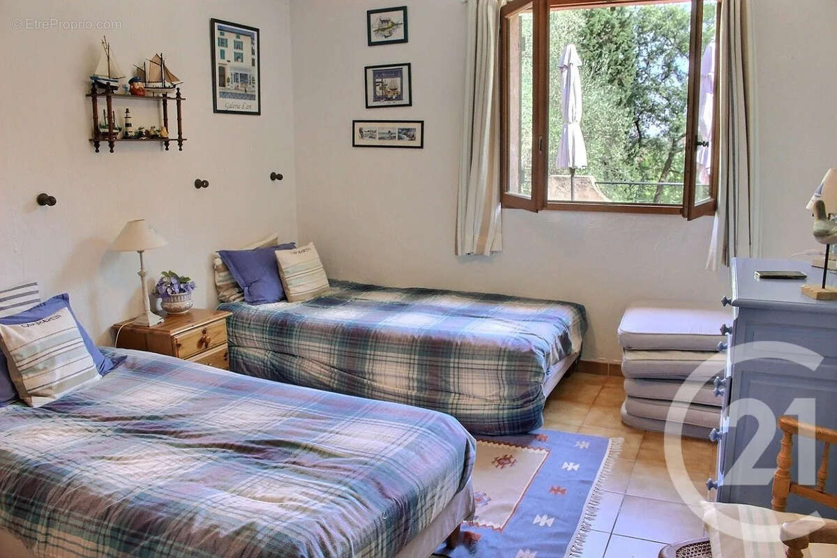 Maison 211 m² à Roquefort-Les-Pins  - photo 13