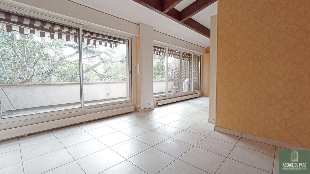 Appartement à VILLE-D'AVRAY