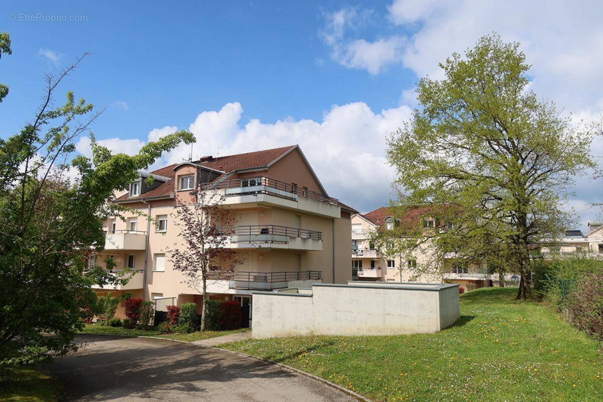 Appartement à MISEREY-SALINES
